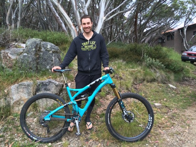 Jared should be on a medium SB5 if you go by Yeti&rsquo;s sizing
recommendations but he prefers the large frame for its added
reach&mdash;it provides plenty of room to move, even with a short 50mm stem.